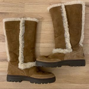 Women’s UGG Sunburst Tall Boots-Chestnut (size 6)
